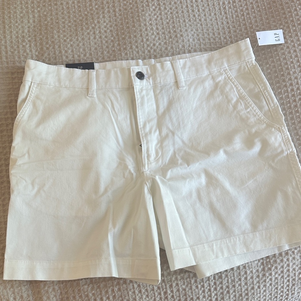 GAP Men’s white short